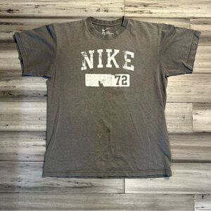 Nike Men’s Grey Faded Distressed Short Sleeve Short Size Medium